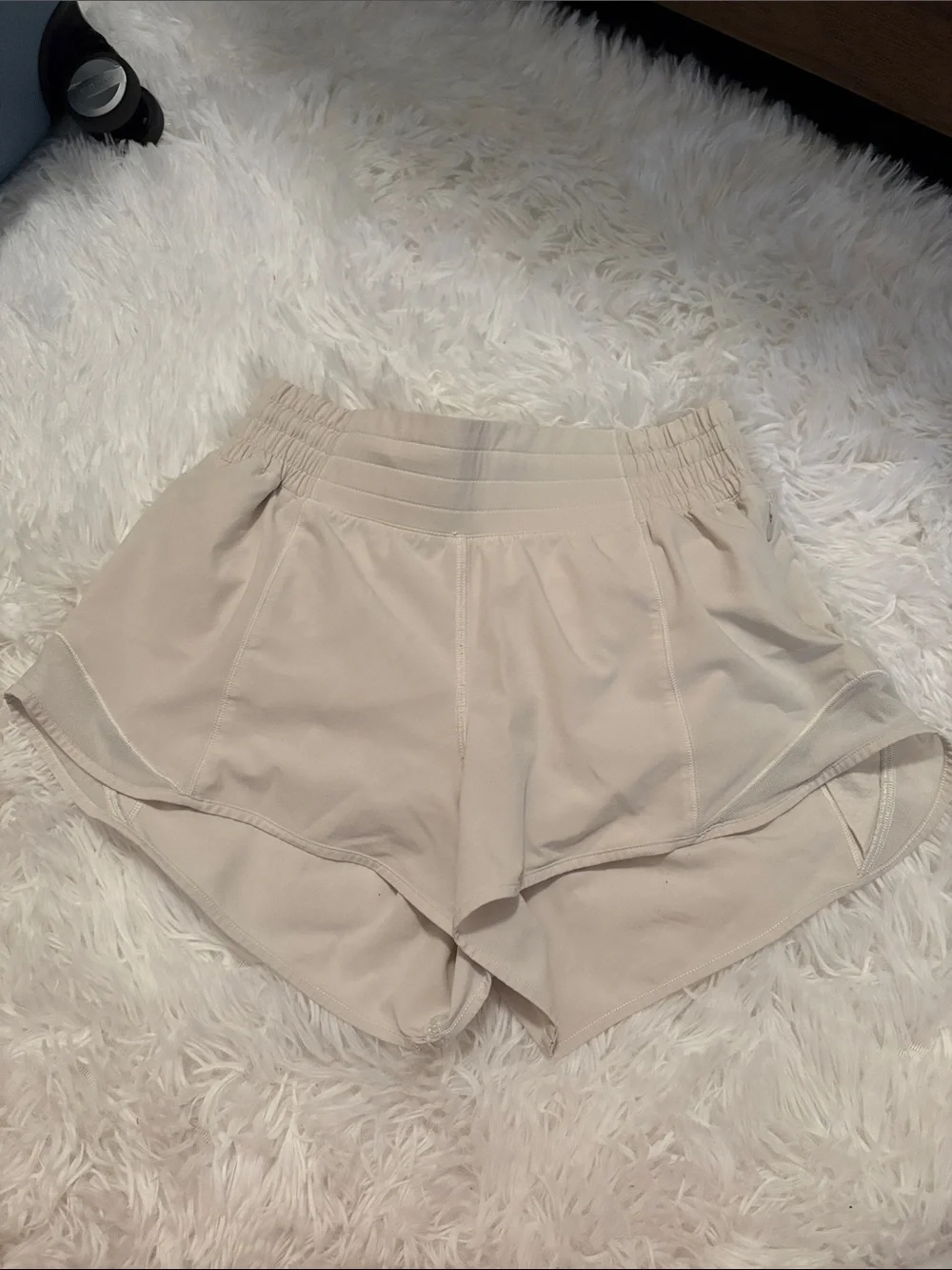 Lululemon Women’s Bone Hotty Hot Shorts, Inseam: 2.5 inch